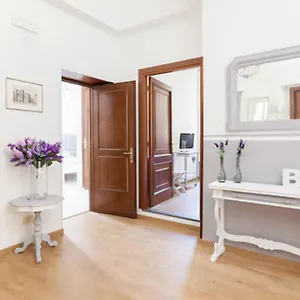Domus Merulana Bed And Breakfast Bed & Breakfast